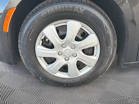 Used 2020 Chrysler Voyager L FWD image 30