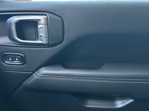 Used 2021 Jeep Wrangler Unlimited Sahara AWD/4WD image 19