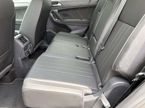 Used 2024 Volkswagen Tiguan SE FWD image 13