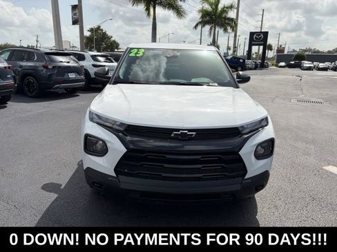 Used 2023 Chevrolet TrailBlazer LS w/ LPO, Blackout Package FWD image 2