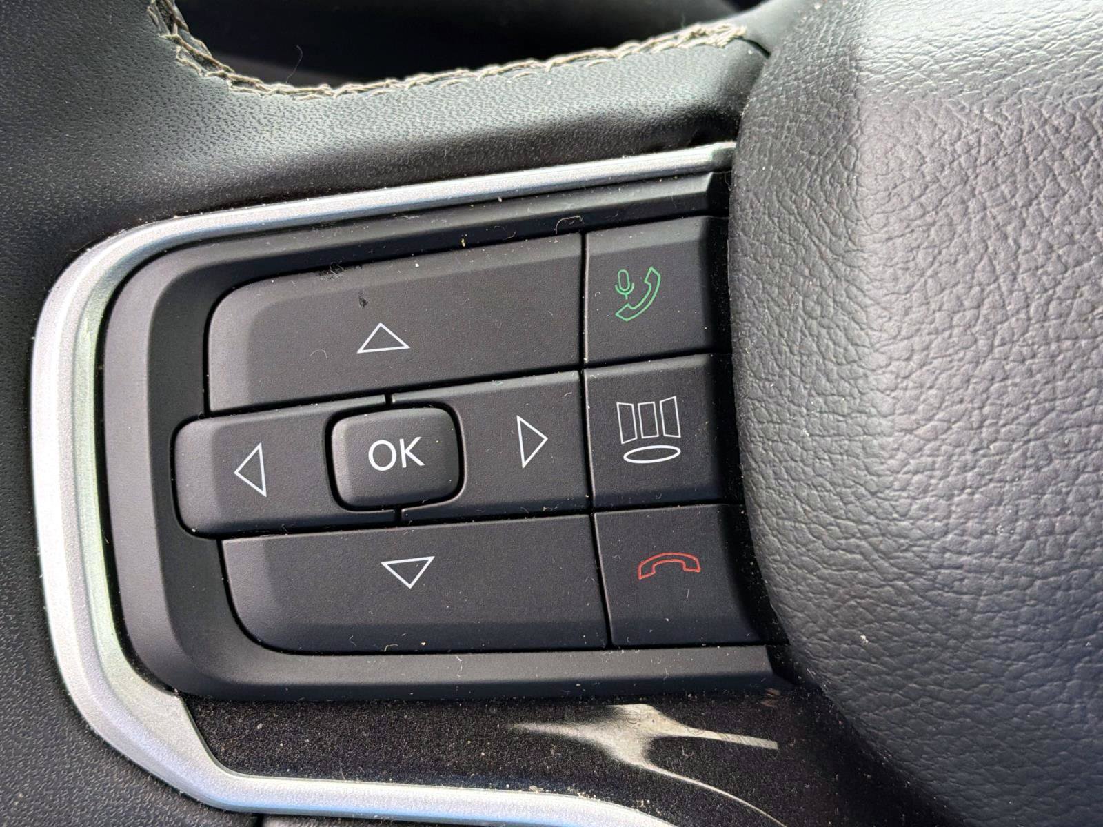 Used 2023 Jeep Wagoneer 4WD w/ Premium Group I image 18