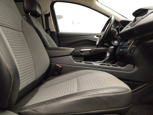 Used 2017 Ford Escape SE w/ Equipment Group 201A FWD image 21
