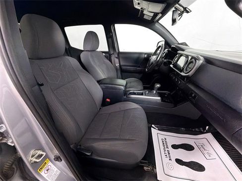 Used 2017 Toyota Tacoma SR5 image 28