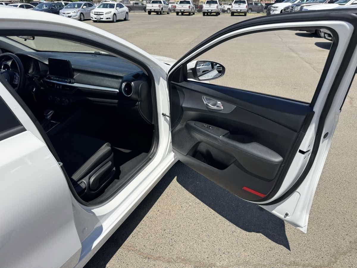 Used 2022 Kia Forte LXS FWD image 15