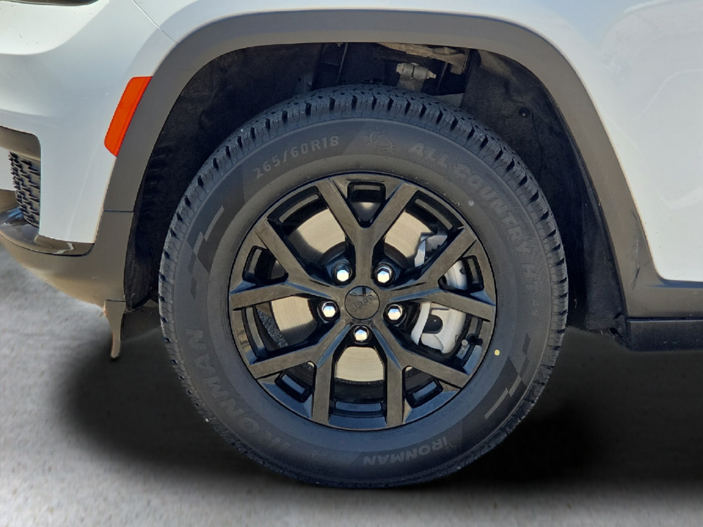 Used 2024 Jeep Grand Cherokee L Laredo RWD image 9