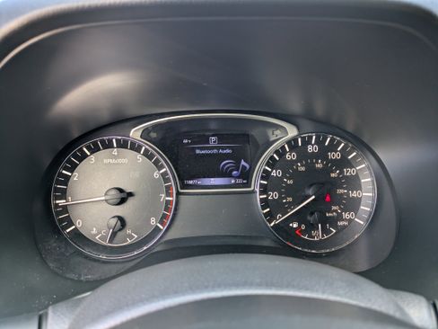 Used 2018 Nissan Pathfinder SV image 28