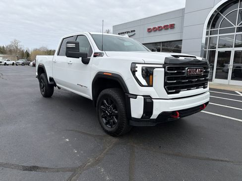 Used 2025 GMC Sierra 2500 AT4 AWD/4WD image 1