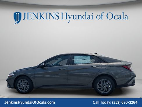 New 2026 Hyundai Elantra Hybrid FWD image 9