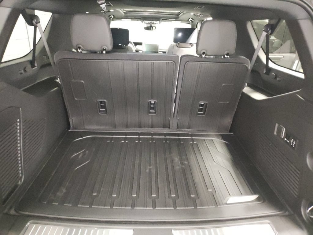 New 2026 GMC Yukon XL AT4 w/ AT4 Premium Plus Package AWD/4WD image 16