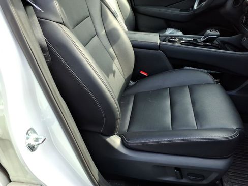 Used 2023 Nissan Rogue SL w/ SL Premium Package image 6