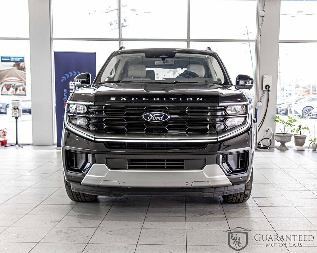 Used 2025 Ford Expedition Platinum AWD/4WD image 2