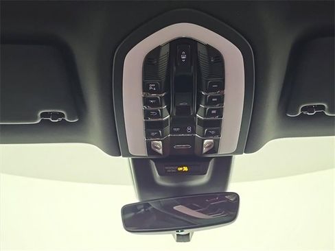 New 2026 Porsche Macan image 25