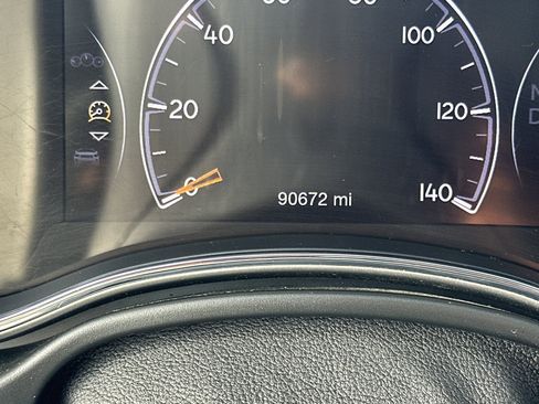 Used 2020 Jeep Grand Cherokee Limited w/ Luxury Group II image 35