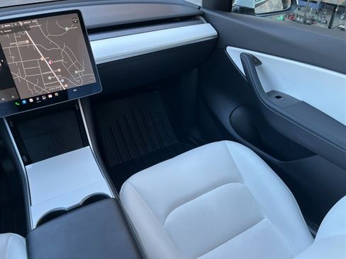 Used 2021 Tesla Model Y Long Range AWD/4WD image 18