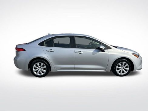 Used 2020 Toyota Corolla LE image 2