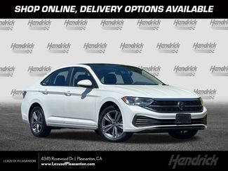 Used 2023 Volkswagen Jetta SE image 1