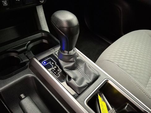 Certified 2023 Toyota Tacoma SR5 AWD/4WD image 4
