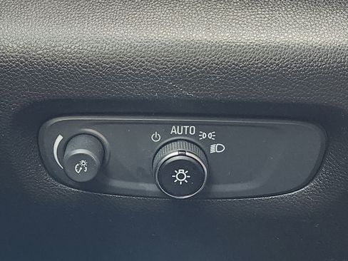 Used 2021 Chevrolet Traverse LS image 22