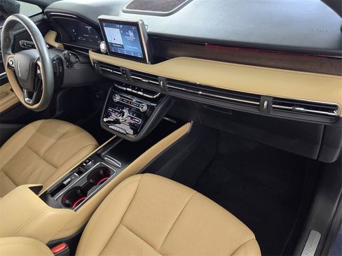 Used 2022 Lincoln Corsair Reserve image 13