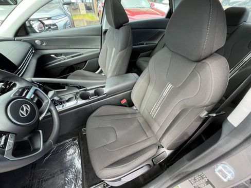 Used 2025 Hyundai Elantra SEL FWD image 29