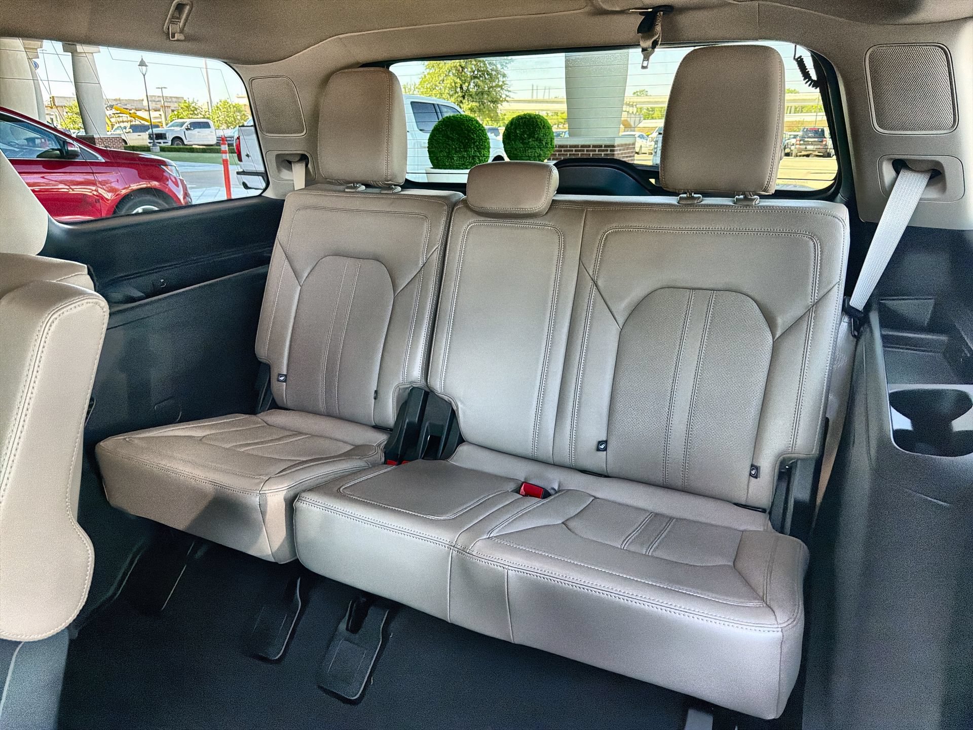 Used 2024 Ford Expedition Limited AWD/4WD image 24