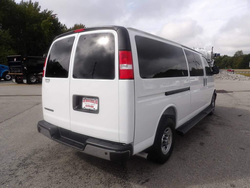 Used 2025 Chevrolet Express 3500 LT w/ LT Preferred Equipment Group RWD image 7