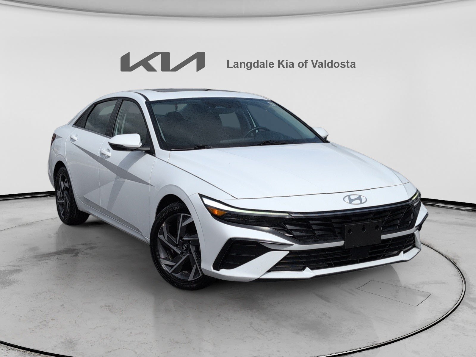 Used 2025 Hyundai Elantra Limited FWD image 2
