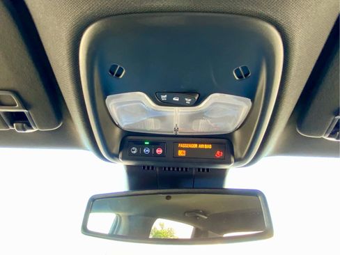 Used 2025 Chevrolet Colorado Z71 AWD/4WD image 36