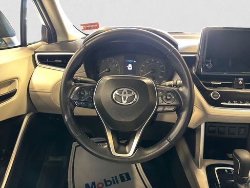 Used 2023 Toyota Corolla Cross LE w/ Moonroof Package image 13