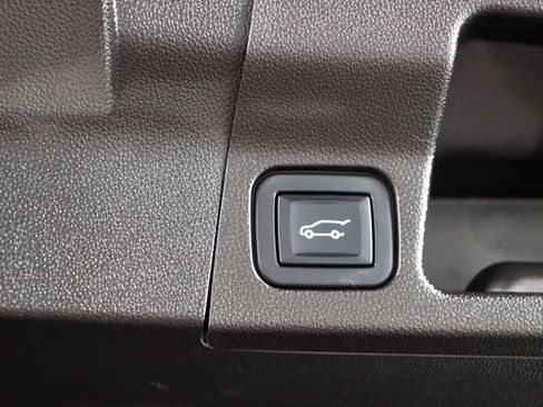 Used 2022 GMC Acadia SLT w/ Technology Package FWD image 32