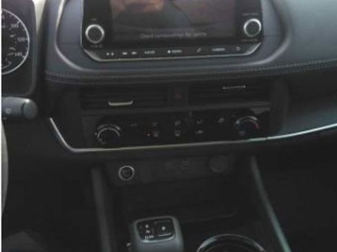 Used 2023 Nissan Rogue S image 5