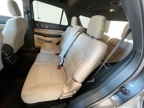 Used 2018 Ford Explorer XLT w/ Equipment Group 201A AWD/4WD image 22