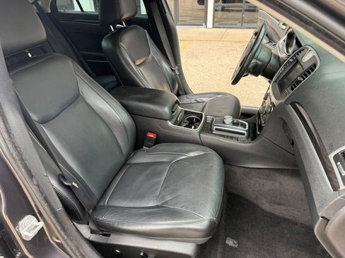 Used 2016 Chrysler 300 Limited image 16