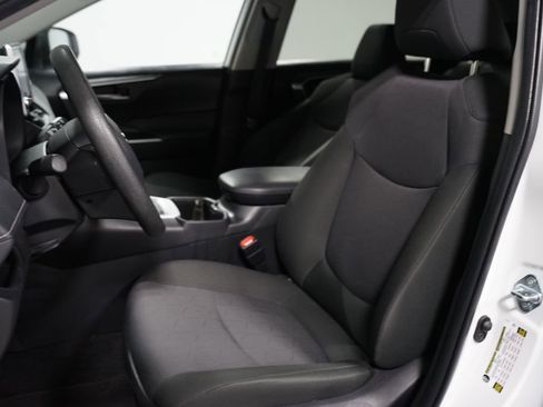 Used 2025 Toyota RAV4 XLE image 6