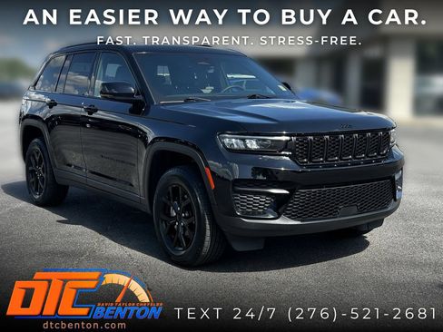 Used 2025 Jeep Grand Cherokee Altitude AWD/4WD image 1