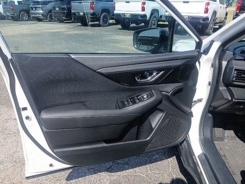 Used 2025 Subaru Outback Premium AWD/4WD image 11