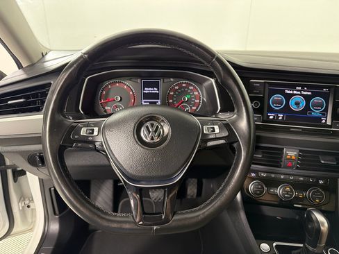 Used 2019 Volkswagen Jetta SE w/ Cold Weather Package FWD image 14