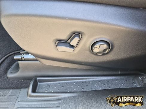 New 2027 Chrysler Pacifica Select FWD image 19