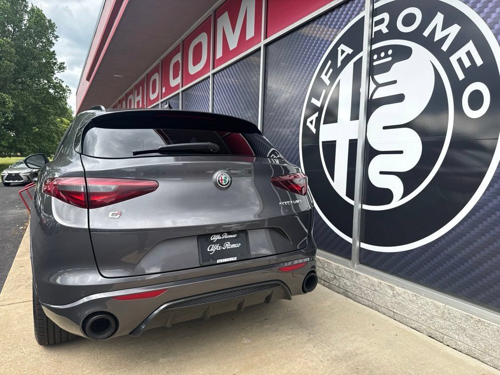 Used 2023 Alfa Romeo Stelvio Veloce AWD/4WD image 12