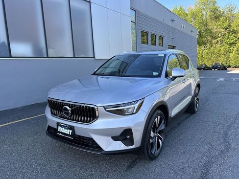 Certified 2023 Volvo XC40 B5 Plus w/ Protection Package Premier AWD/4WD image 4