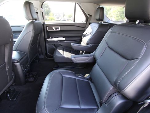 Used 2023 Ford Explorer XLT w/ Equipment Group 202A image 10