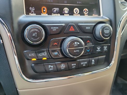 Used 2017 Jeep Grand Cherokee Limited image 25