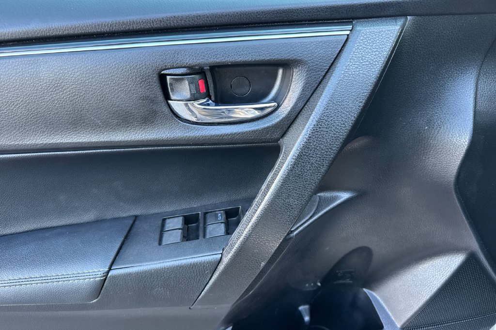Certified 2019 Toyota Corolla XLE FWD image 10