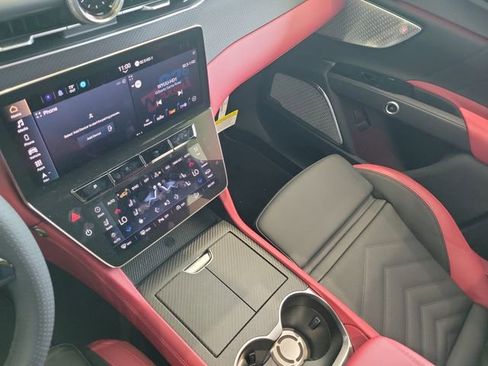 New 2025 Maserati Grecale Trofeo image 21