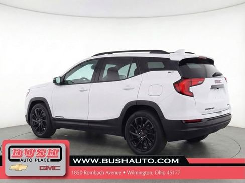 Used 2024 GMC Terrain SLT w/ Infotainment Package II image 3