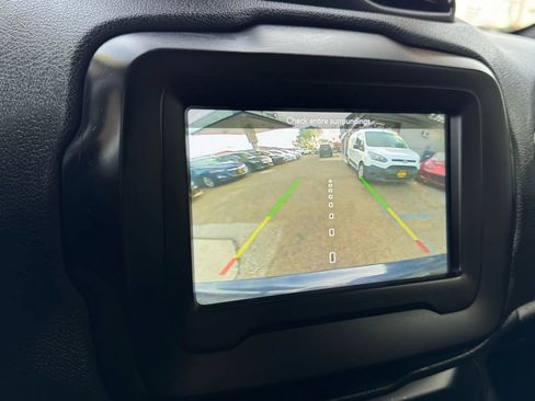 Used 2018 Jeep Renegade Sport w/ Power & Air Group FWD image 32