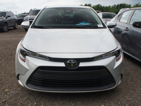 Used 2023 Toyota Corolla LE w/ Carpet Mat Package (TMS) FWD image 2