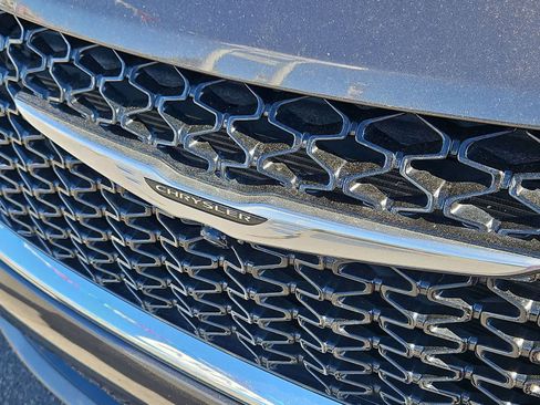 Used 2022 Chrysler Pacifica Touring-L FWD image 15