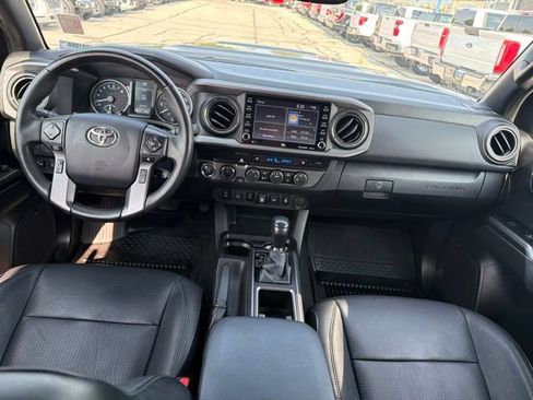 Used 2022 Toyota Tacoma TRD Sport w/ TRD Premium Sport Package AWD/4WD image 22