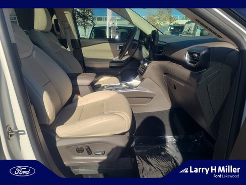 Used 2020 Ford Explorer Platinum w/ Premium Technology Package image 19